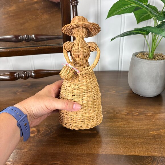 Vintage Wicker Lady Figurine Woven Basket Doll with Hat and Flowers Boho Decor - Picture 8 of 14